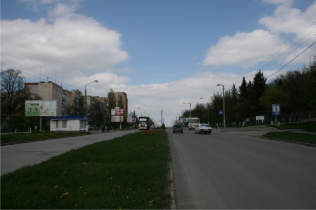 Щит 6x3,  пр.Грушевского навпроти в’їзду в училище №14 (біля зупинки “Проспект”)